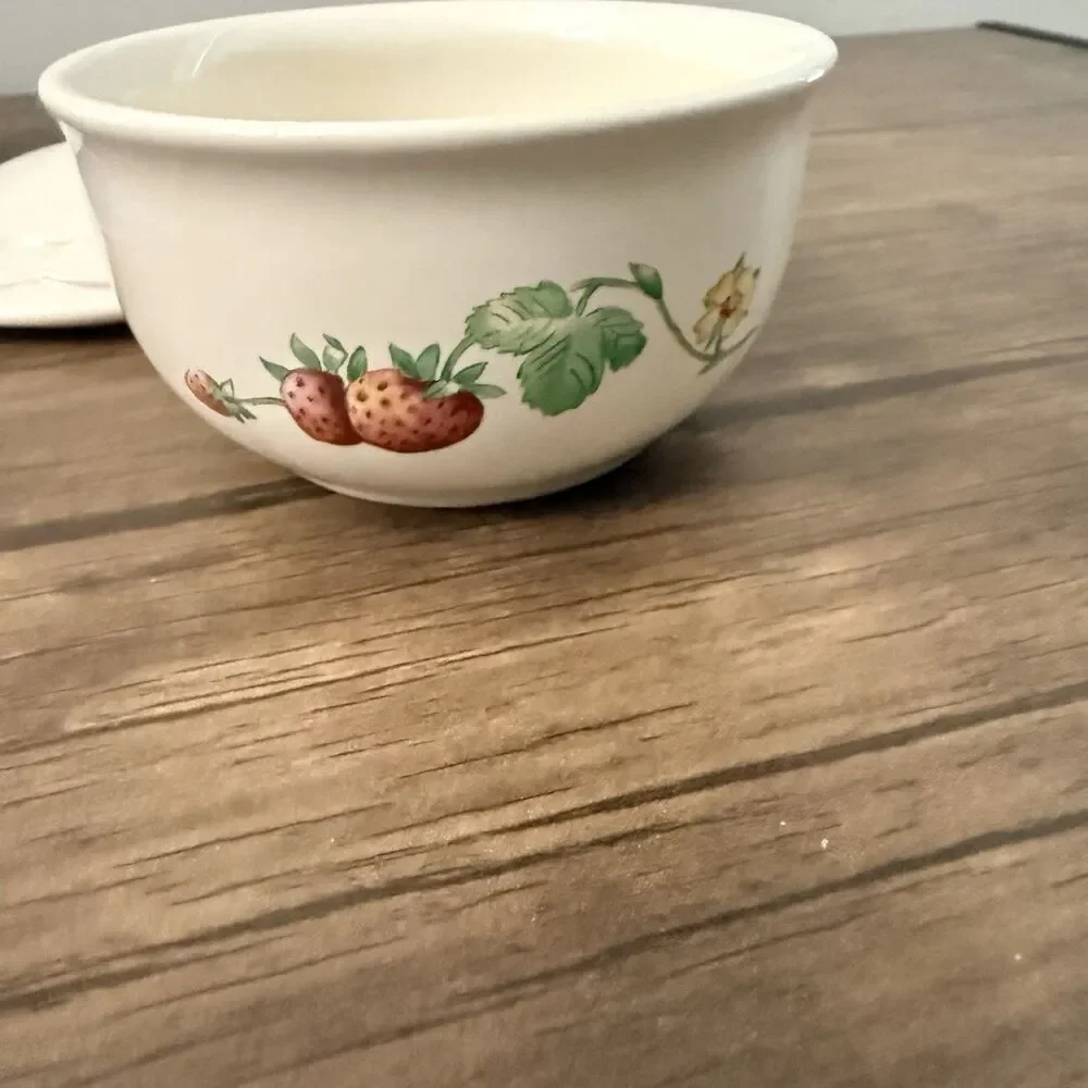 Pfaltzgraff Berry Basket Pattern Sugar Bowl with Lid